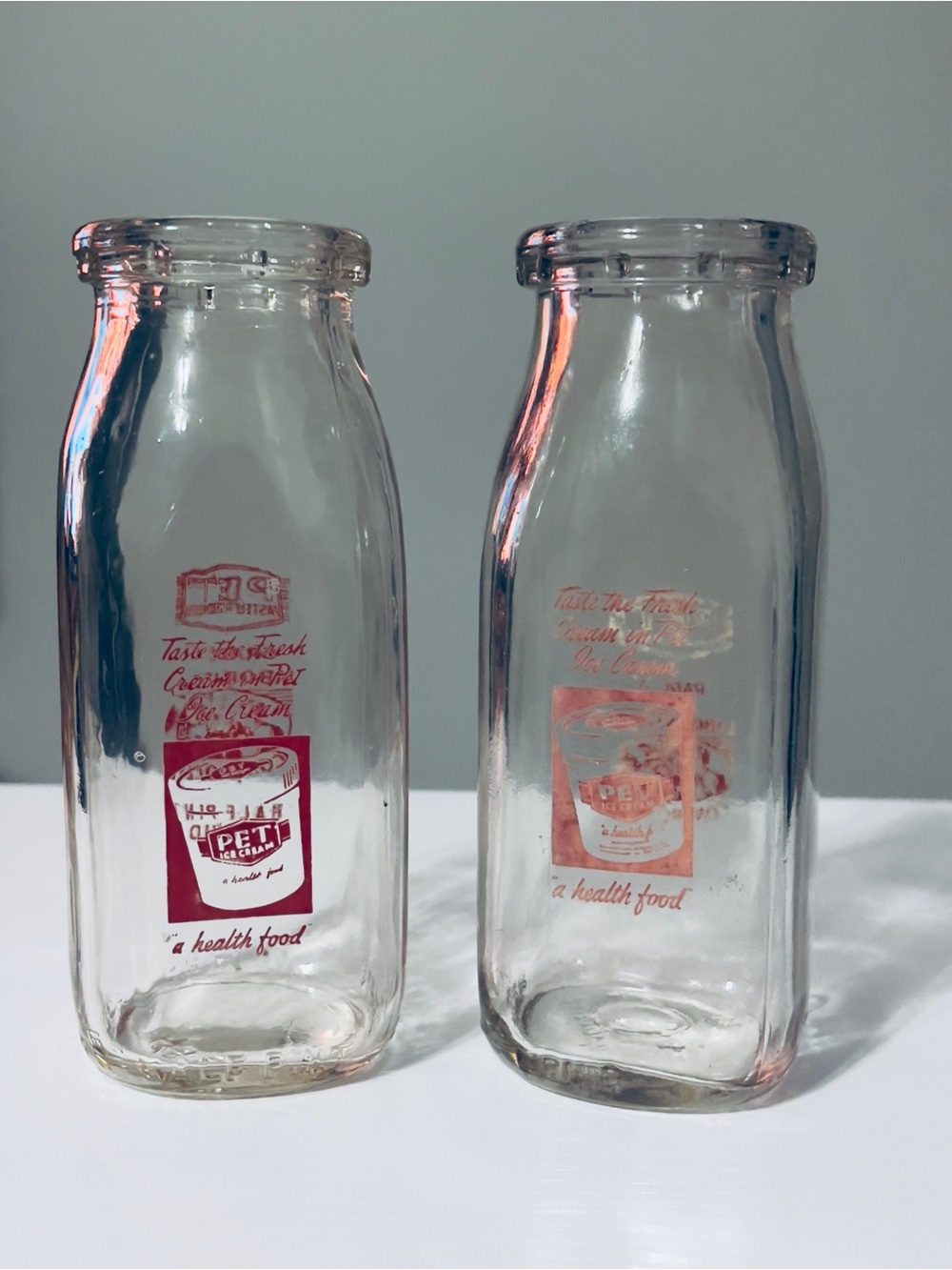 Vintage Pet Dairy Half Pint Glass Milk Bottles 1950’s Advertising Set Of 2